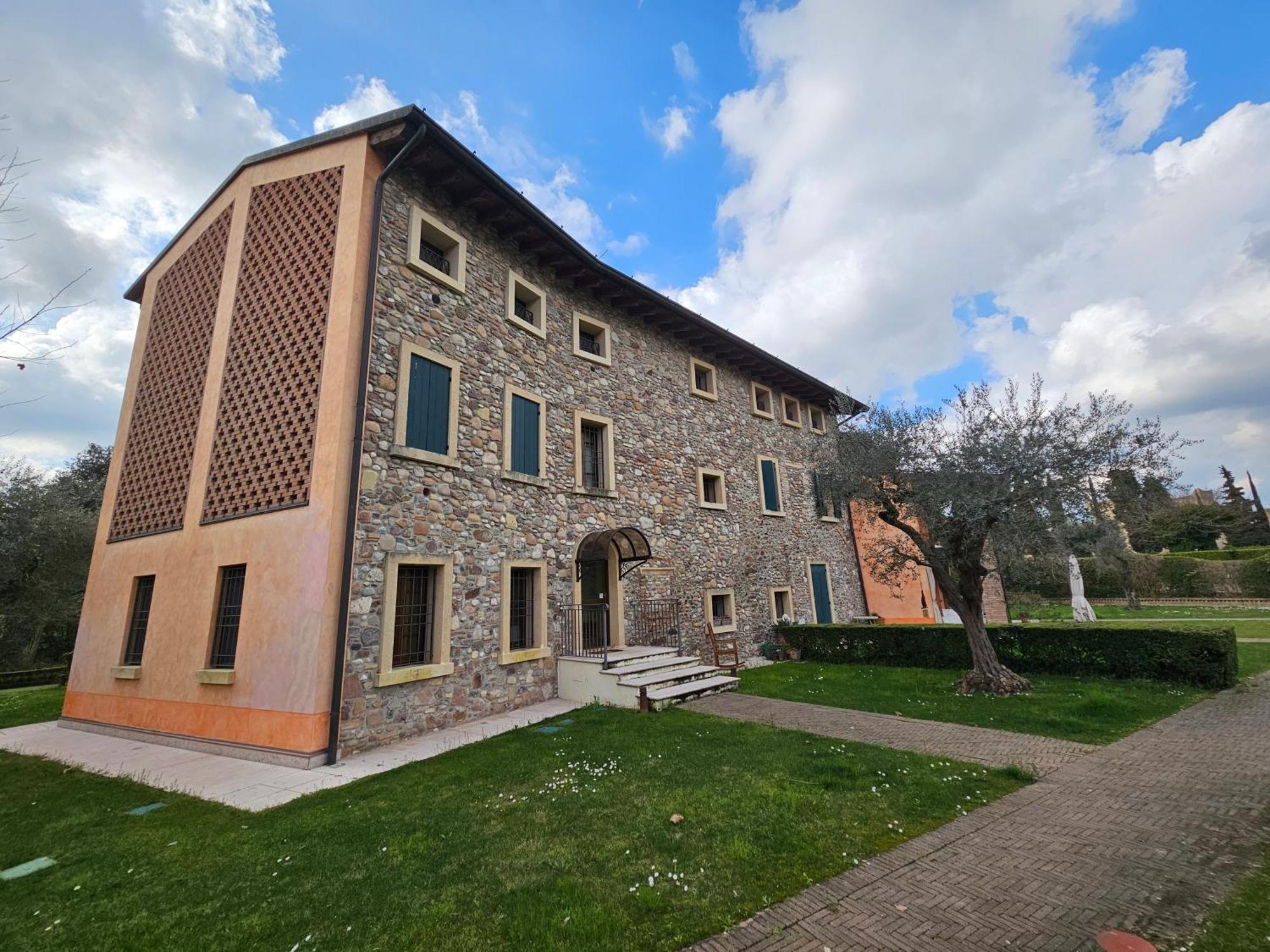 Corte La Guarnigione Valeggio sul Mincio Extérieur photo
