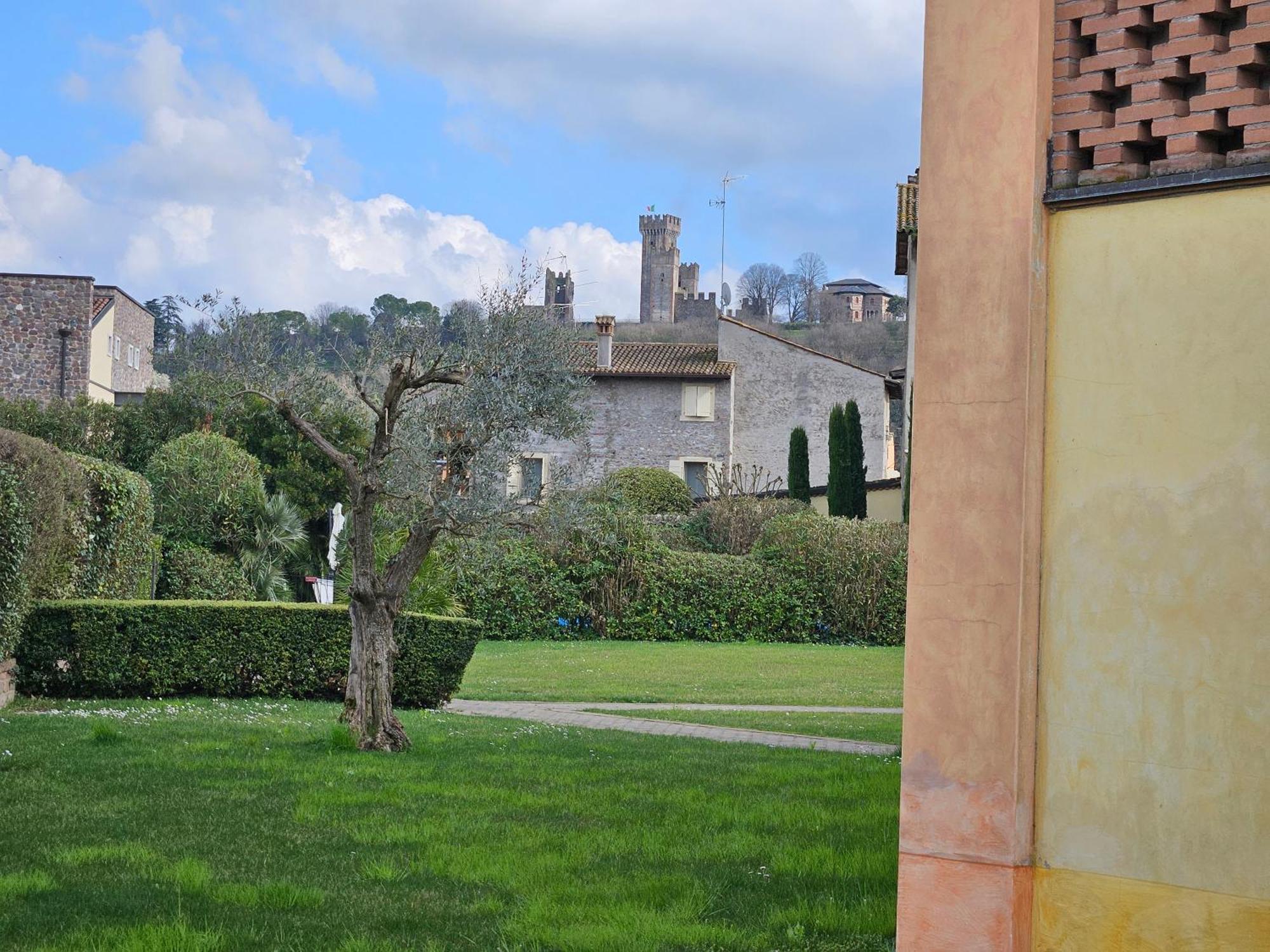Corte La Guarnigione Valeggio sul Mincio Extérieur photo