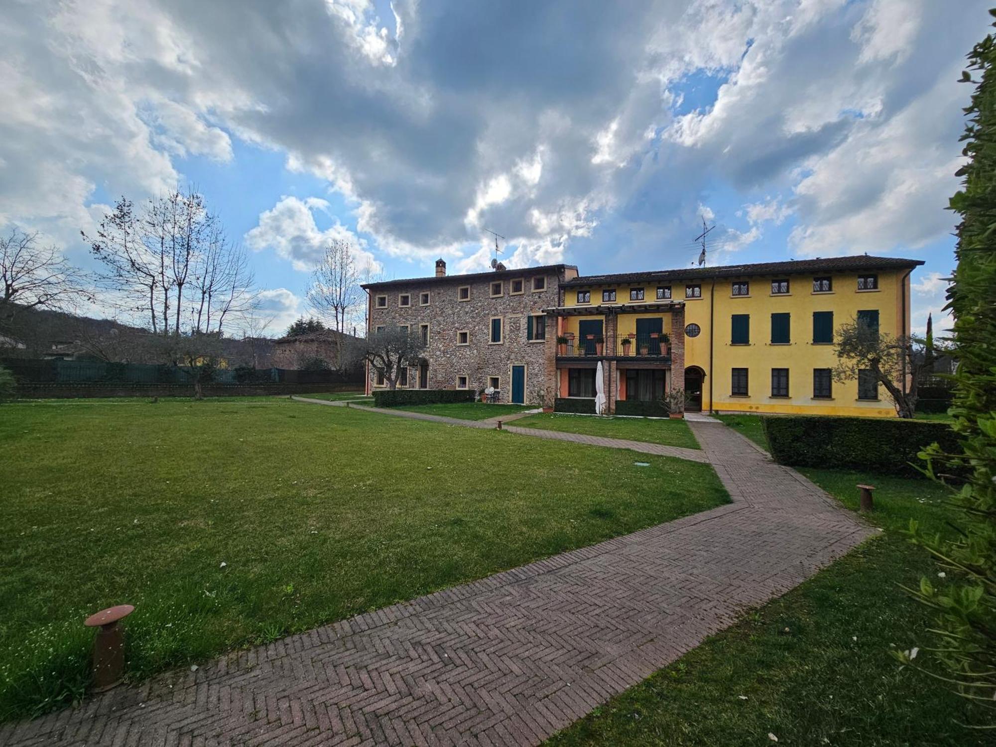 Corte La Guarnigione Valeggio sul Mincio Extérieur photo